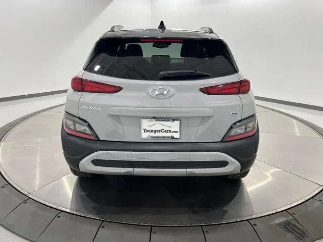 Used 2022 Silver Hyundai SEL image 4