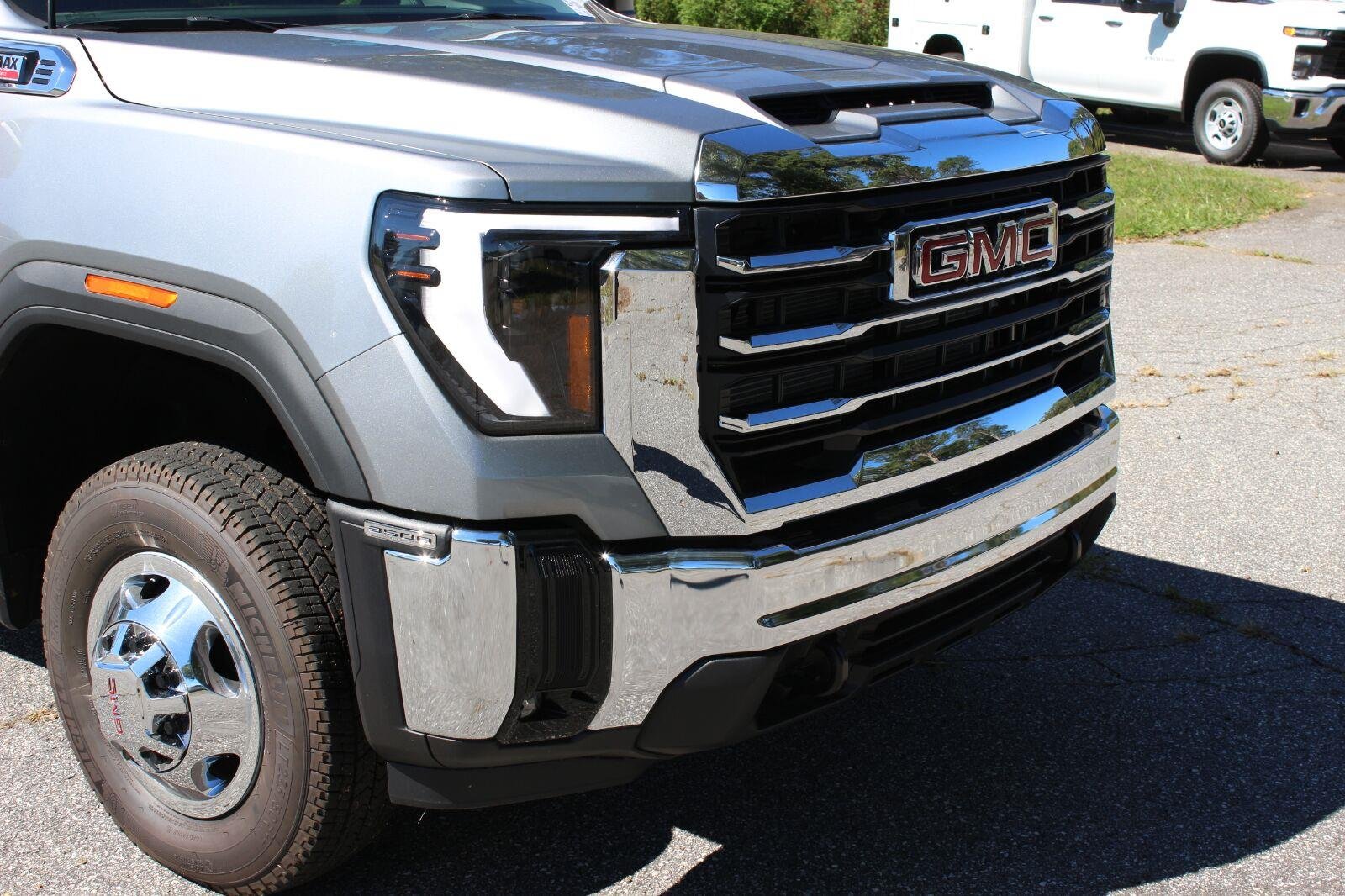 New 2026 Sterling Metallic GMC SLE image 9