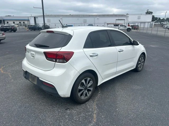 Used 2023 White Kia S image 4