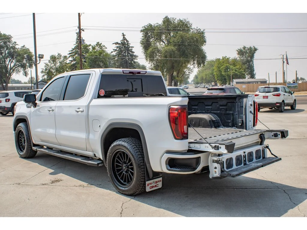 Used 2021 White Frost Tricoat GMC Denali image 13