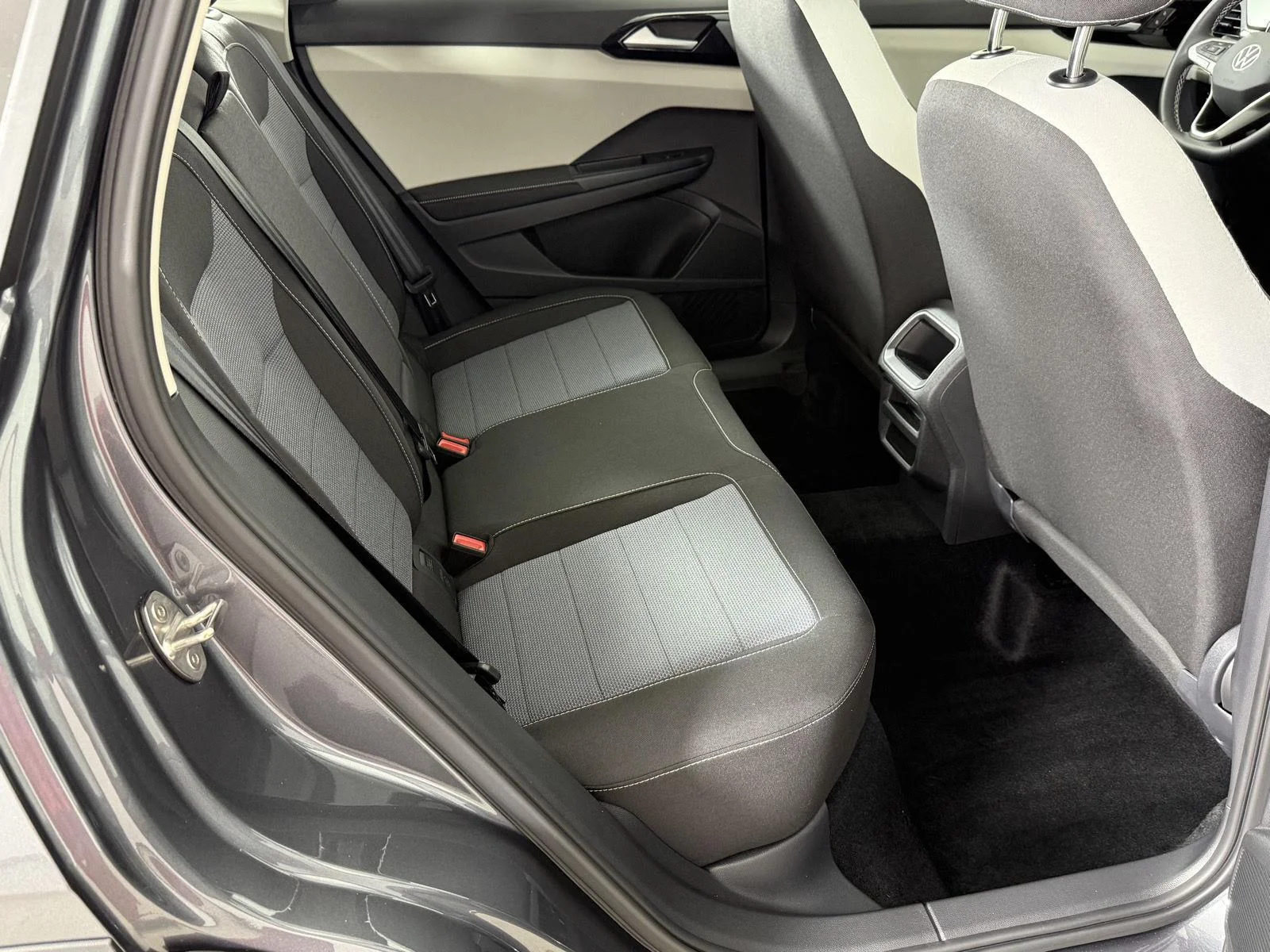 New 2027 Platinum Gray Metallic Volkswagen S image 16
