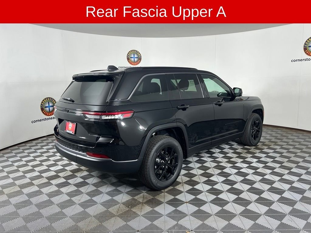 New 2026 Diamond Black Crystal Pearlcoat Jeep Altitude image 16
