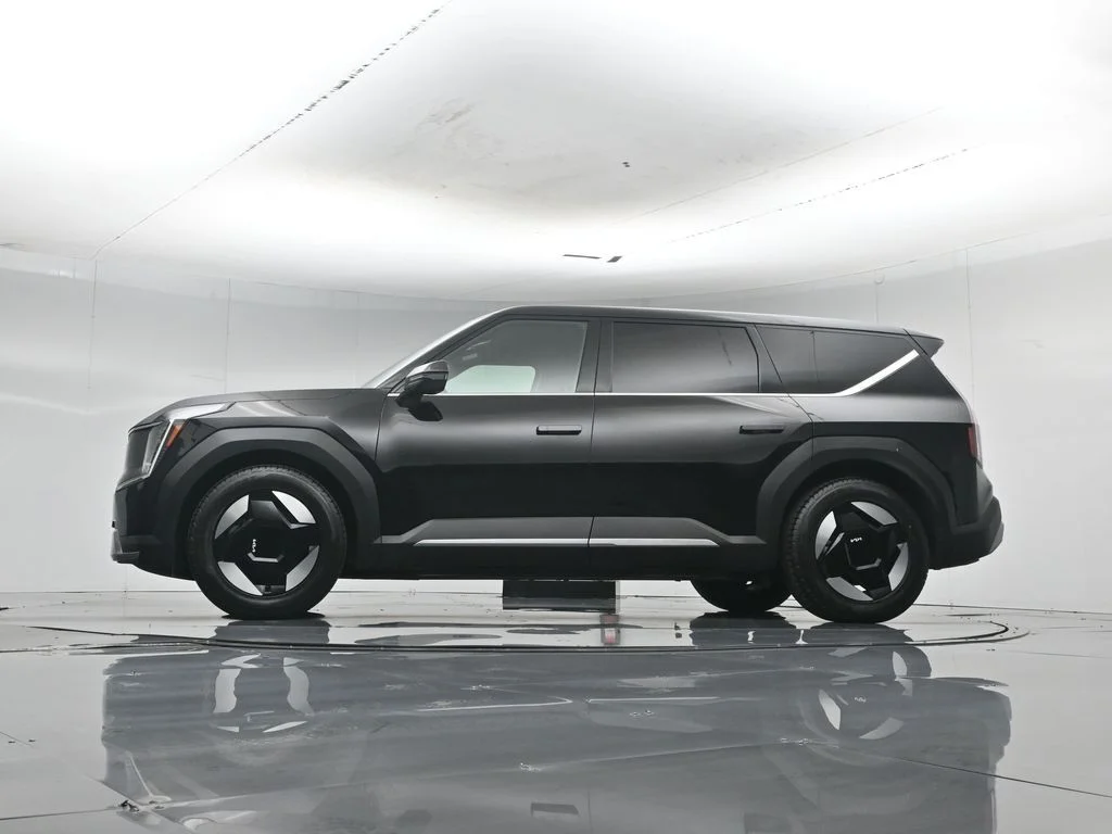 Used 2024 Black Kia Light Long Range image 8