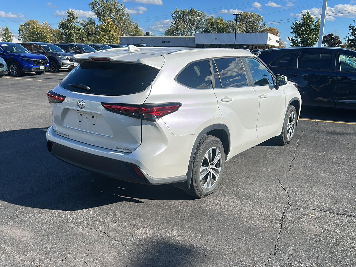 Used 2023 Wind Chill Pearl Toyota XLE image 7