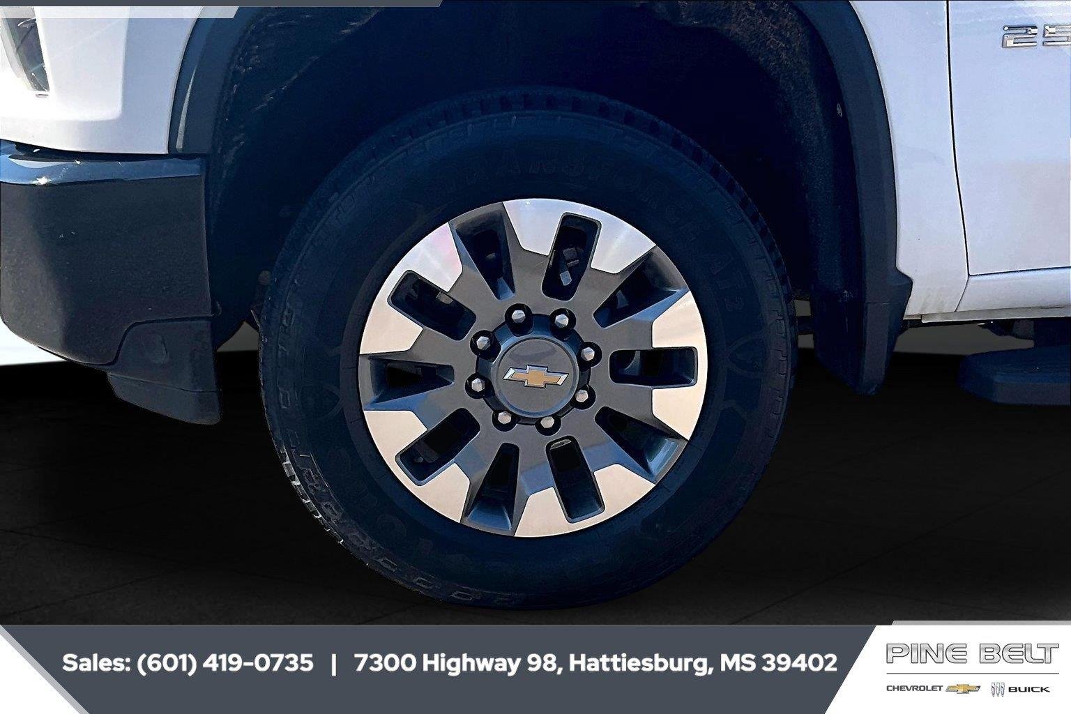 Used 2021 SUMMIT WHITE Chevrolet Custom image 8
