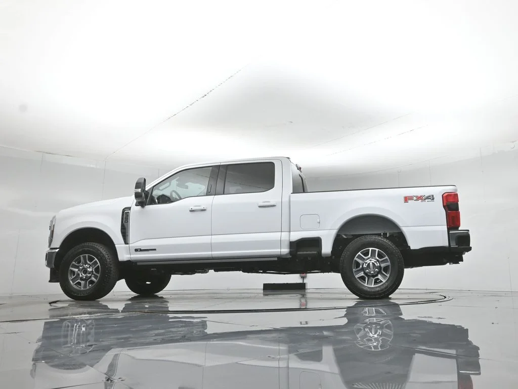 New 2026 Oxford White Ford Lariat image 54
