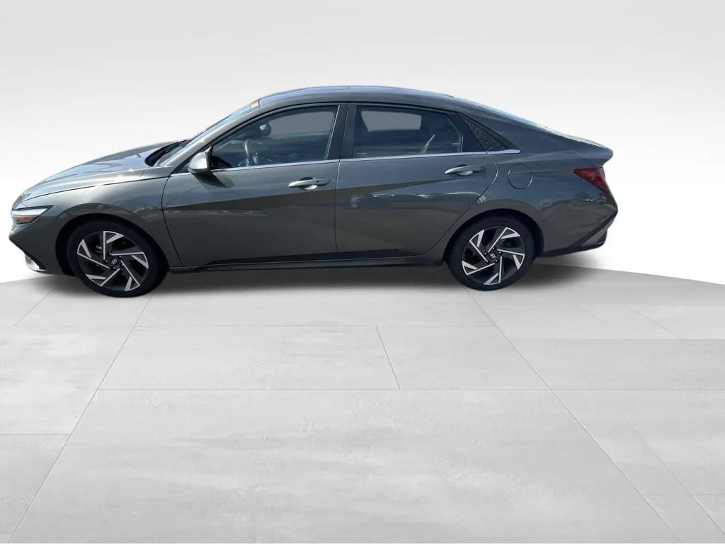 Used 2025 Gray Hyundai SEL Convenience image 28
