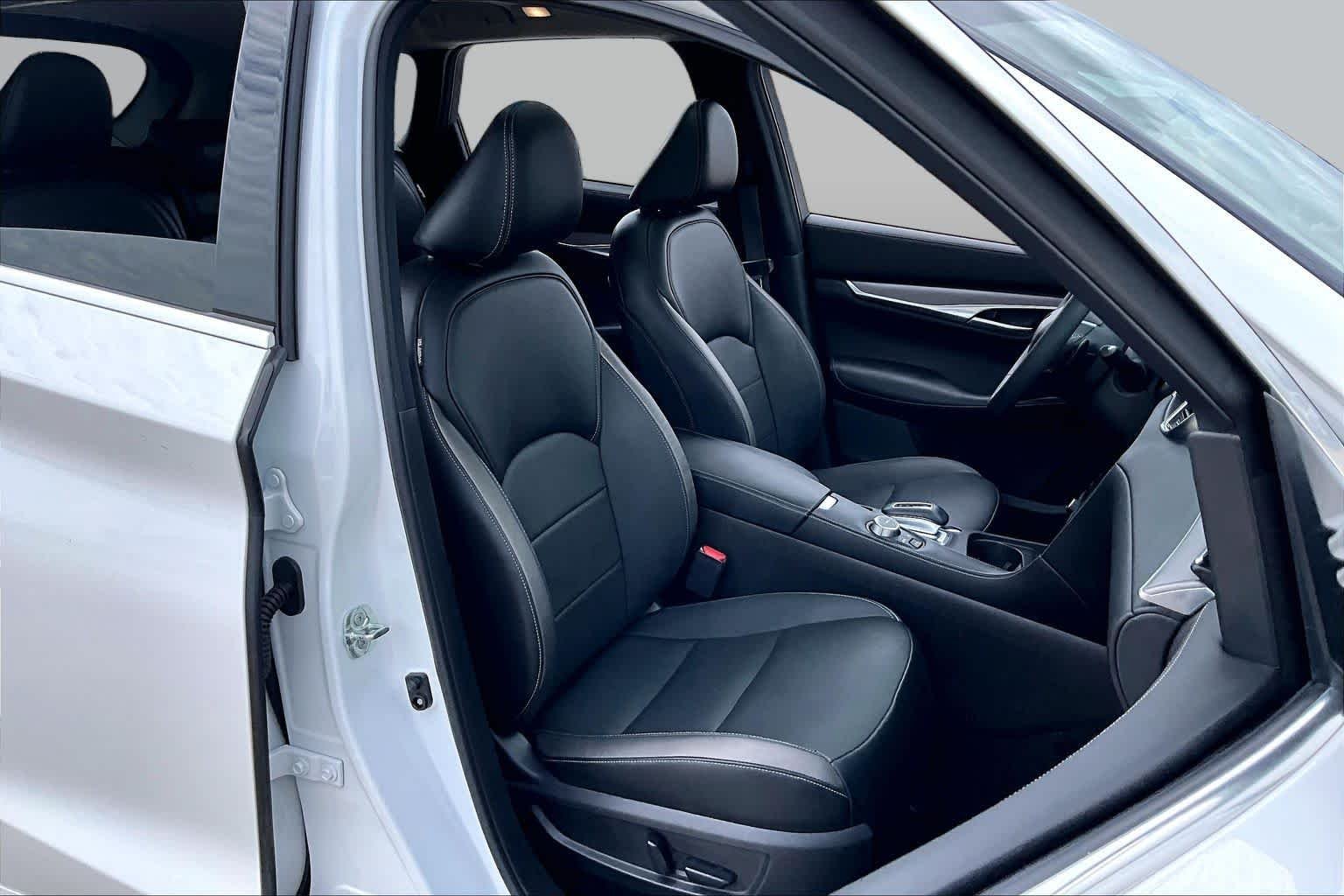 Used 2023 Lunar White INFINITI LUXE image 9