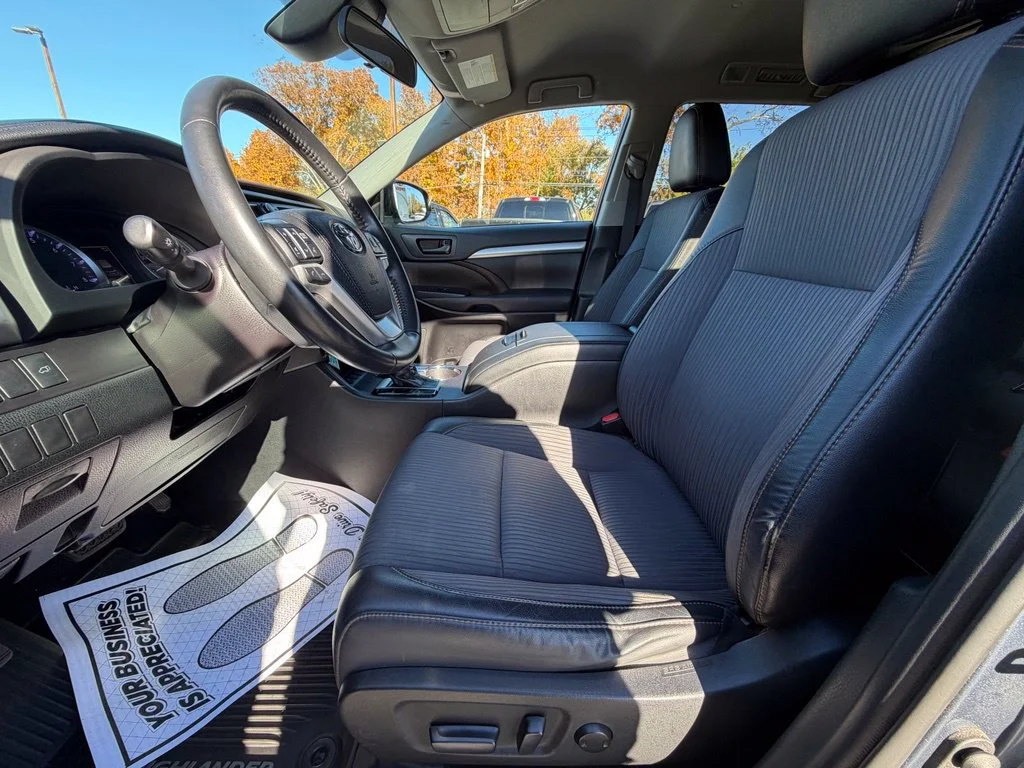 Used 2019 Blue Toyota LE Plus image 11