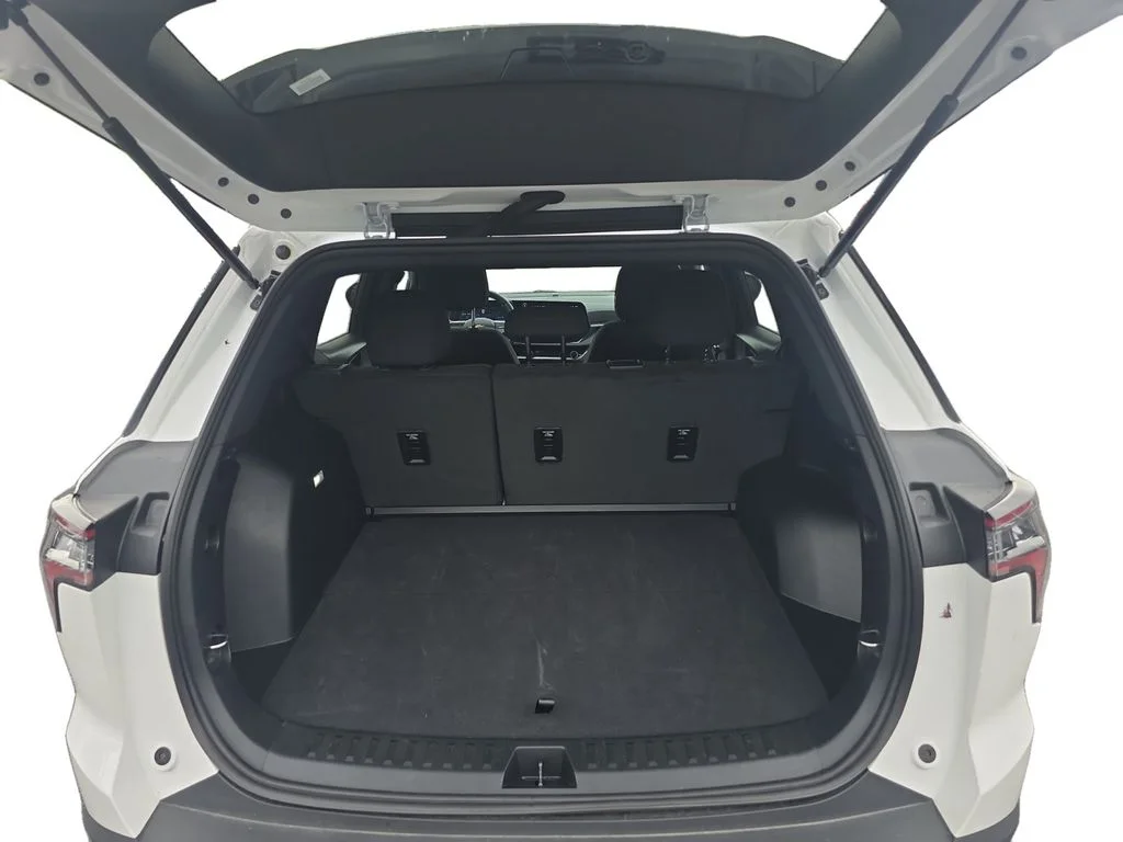 Used 2026 Summit White Chevrolet LT image 25