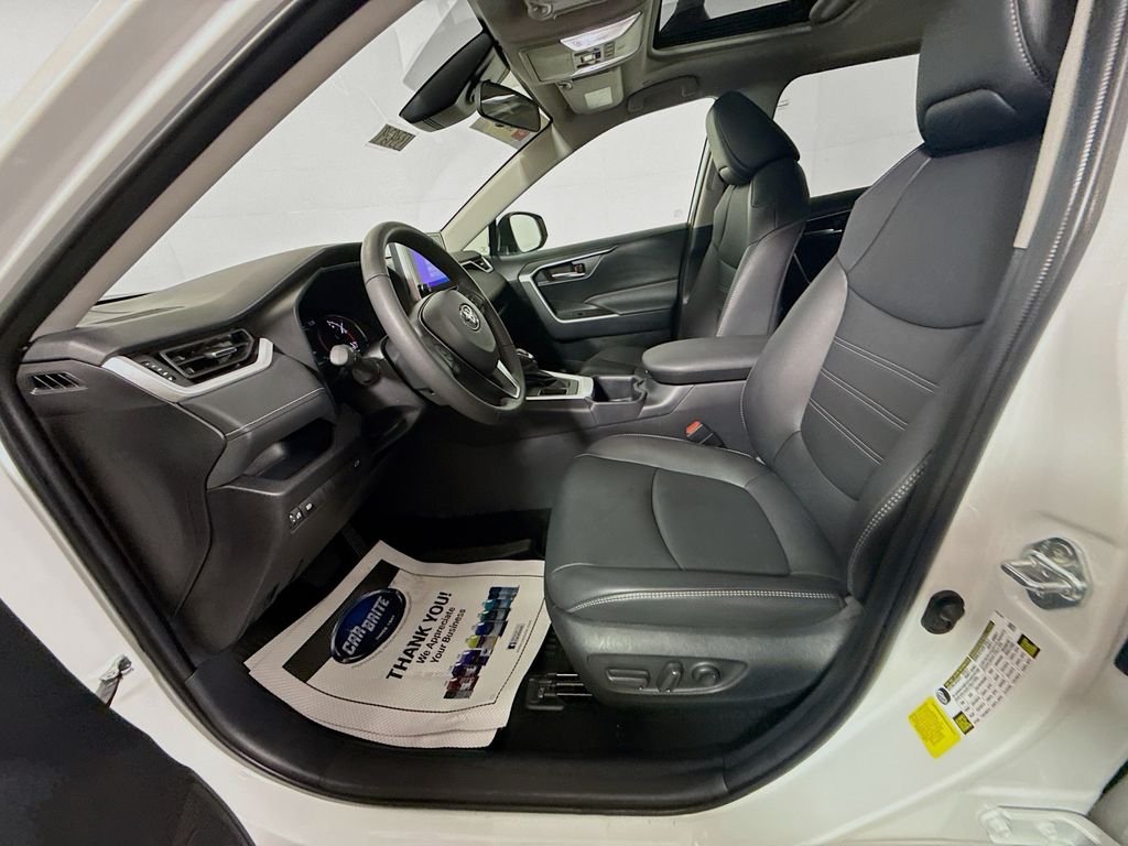 Used 2025 Wind Chill Pearl Toyota XLE Premium image 19