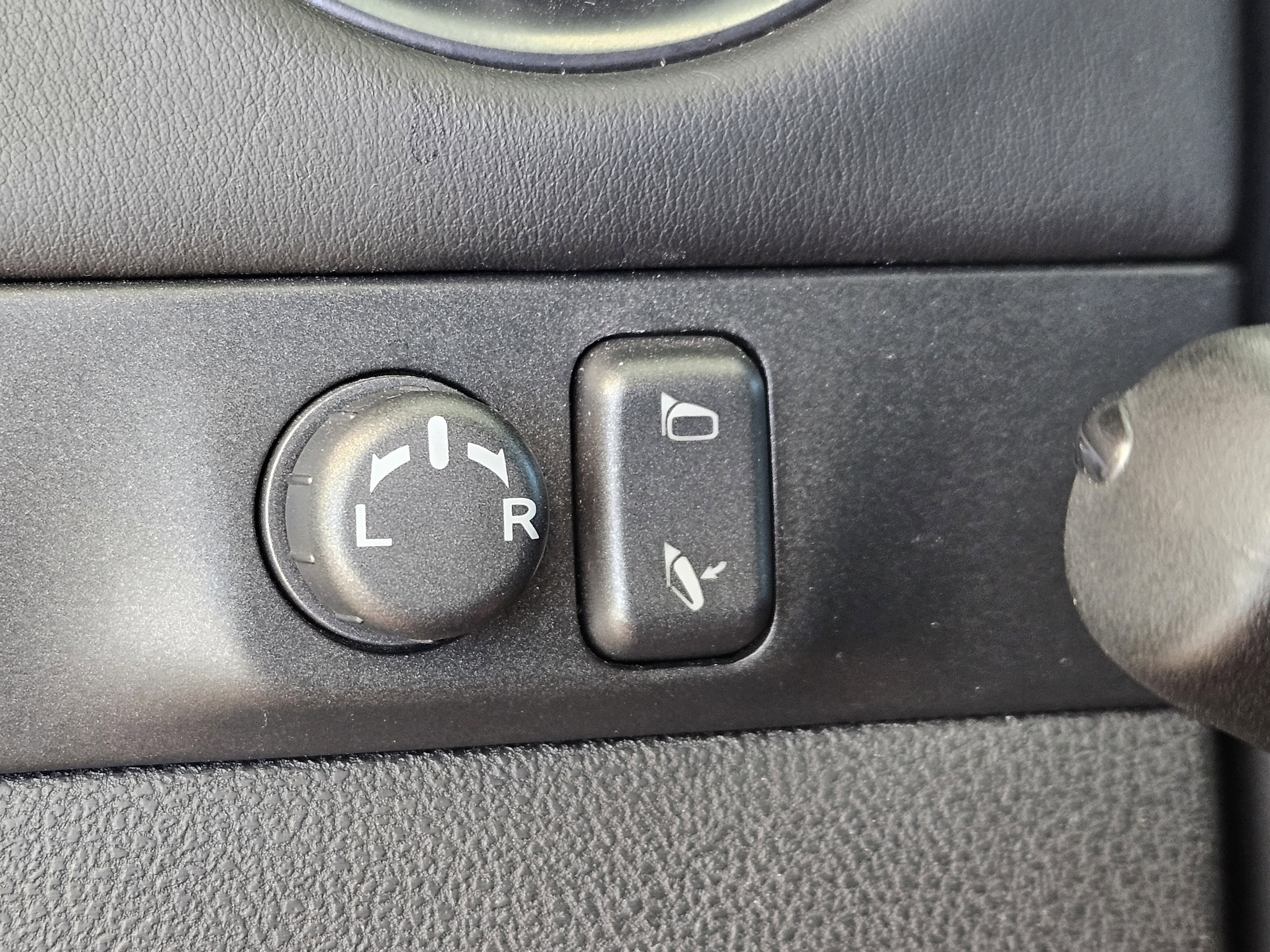 Used 2014  Nissan Premium image 23