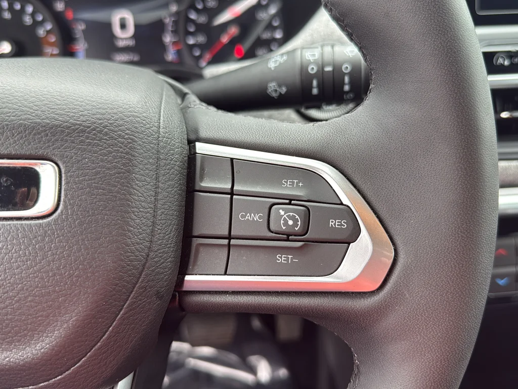 Used 2025 Black Jeep Latitude image 19