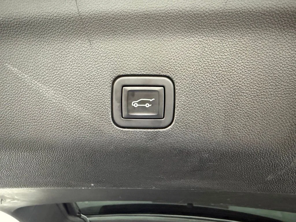 Used 2023 Gray Chevrolet Z71 image 11