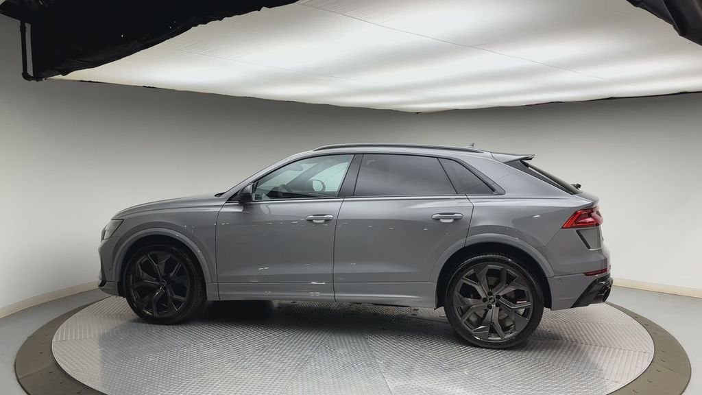 Used 2023  Audi 4.0T image 5
