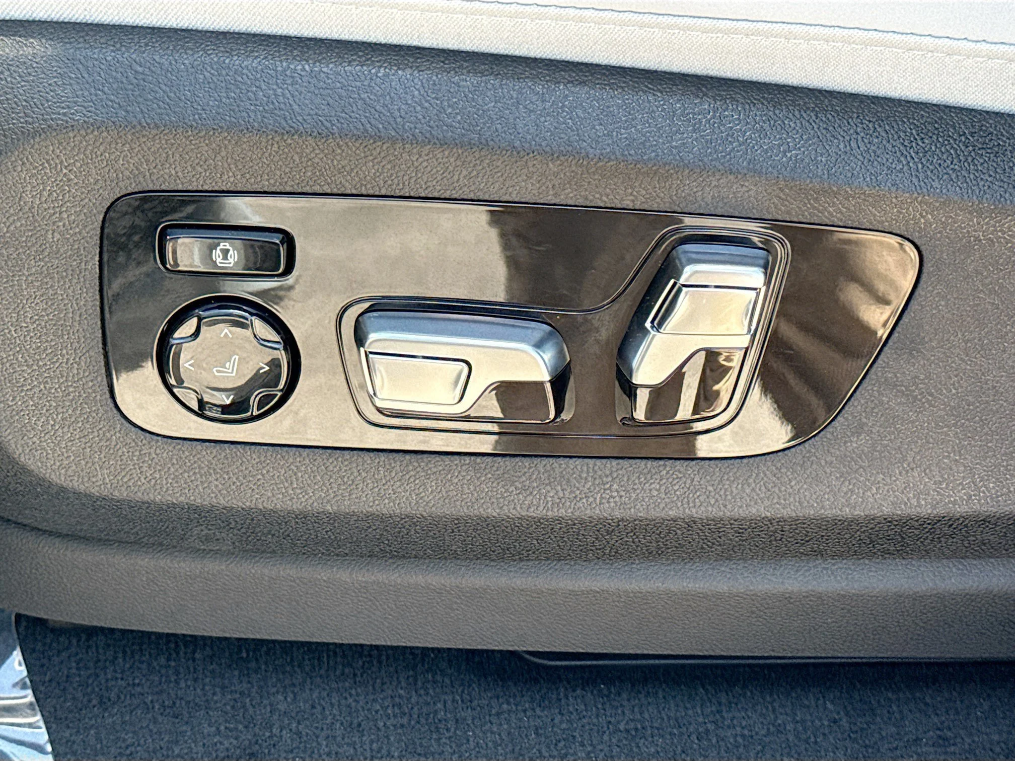 New 2026 Brooklyn Grey Metallic BMW sDrive40i image 25