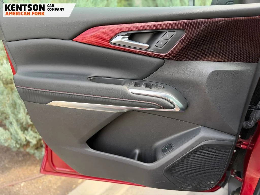 Used 2025 Red Chevrolet Z71 image 19