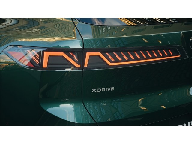 New 2027 Vancouver Green Metallic BMW  image 8