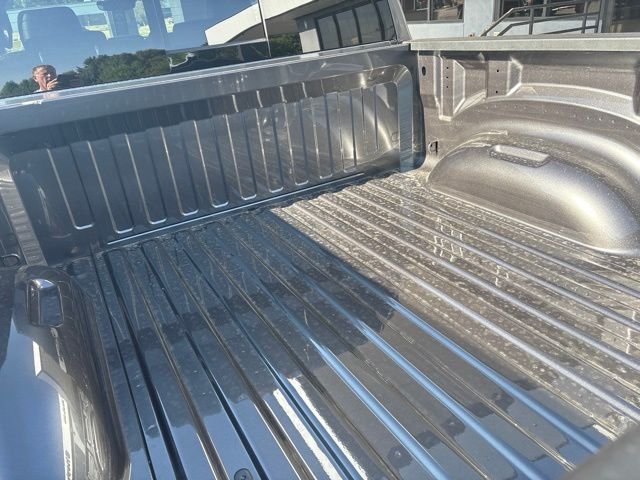 New 2026 Granite Crystal Metallic Clear-Coat Exterior Paint RAM Laramie image 17