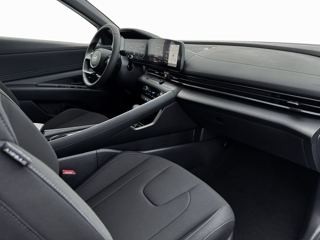 2025 Hyundai Elantra Blue - Photo 22