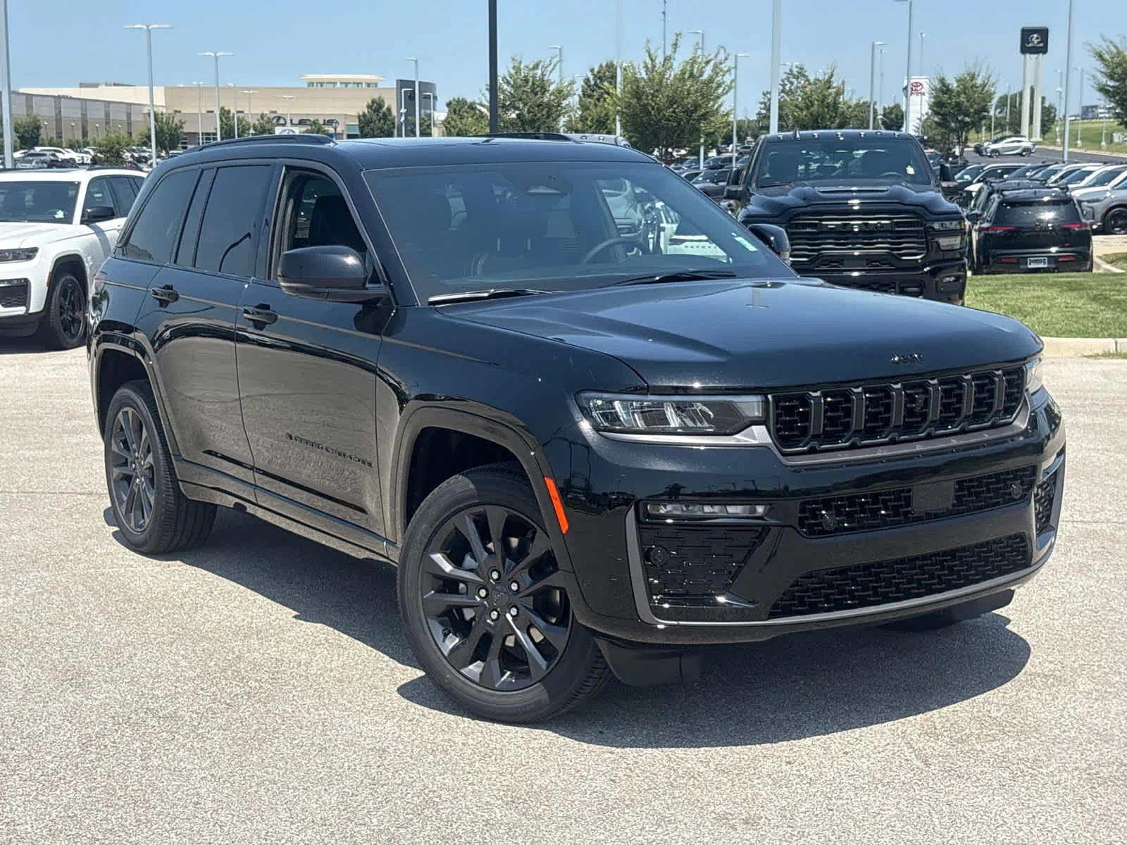 New 2026 Diamond Black Crystal Pearlcoat Jeep Limited Reserve image 2
