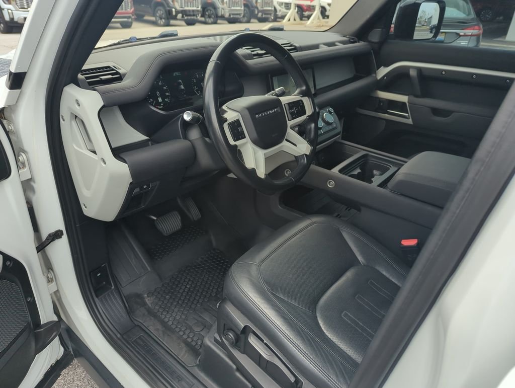 Used 2022  Land Rover S image 10