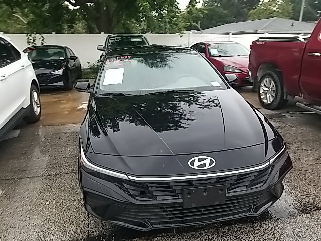 Used 2025 Black Hyundai SE image 6