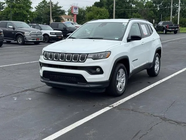 Used 2022 Bright White Clearcoat Jeep  image 9