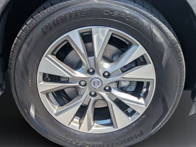 Used 2018 Black Nissan S image 11
