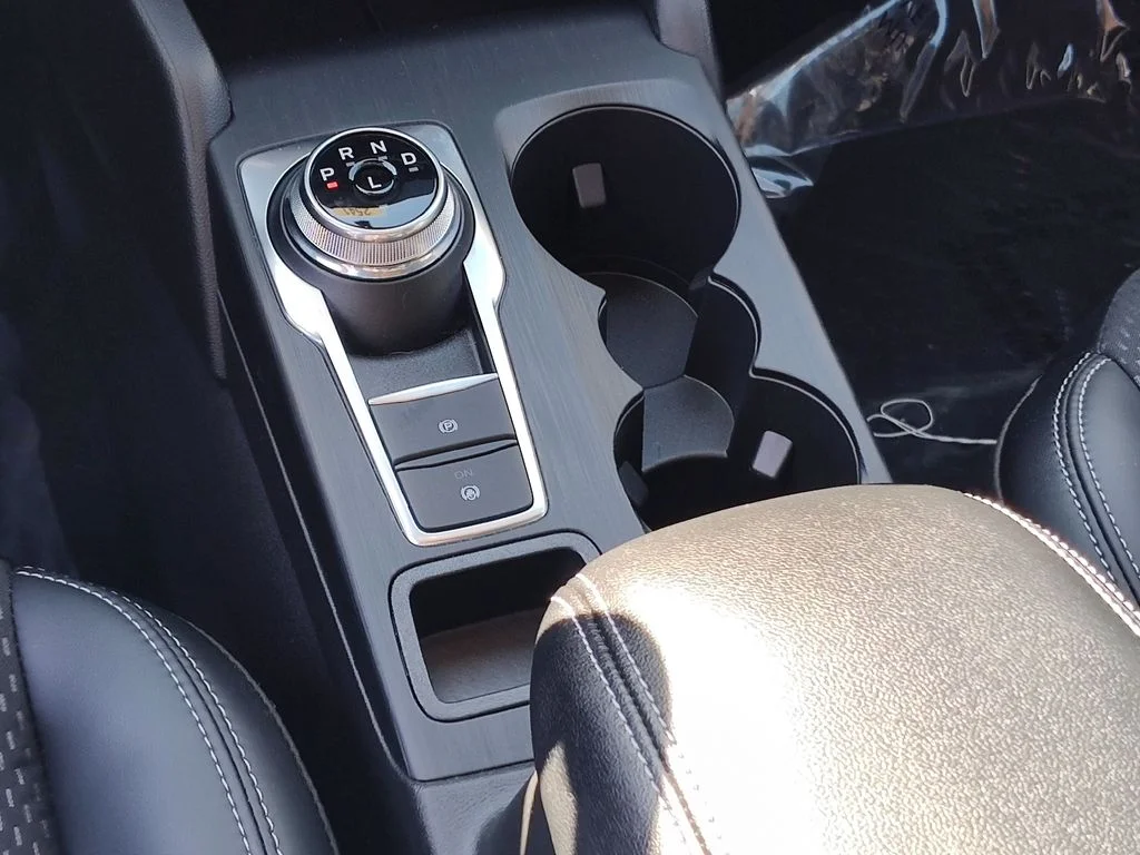 New 2025 Space Silver Metallic Ford Plug-in Hybrid image 9