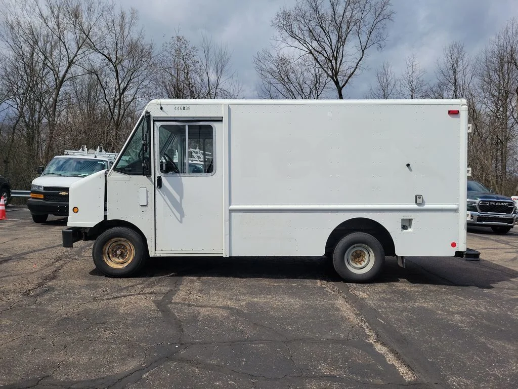 Used 2012  Ford Base image 4