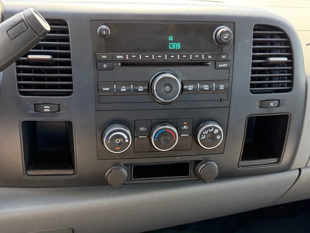 Used 2008 SILVER BIRCH METALLIC Chevrolet DRW Work Truck image 25