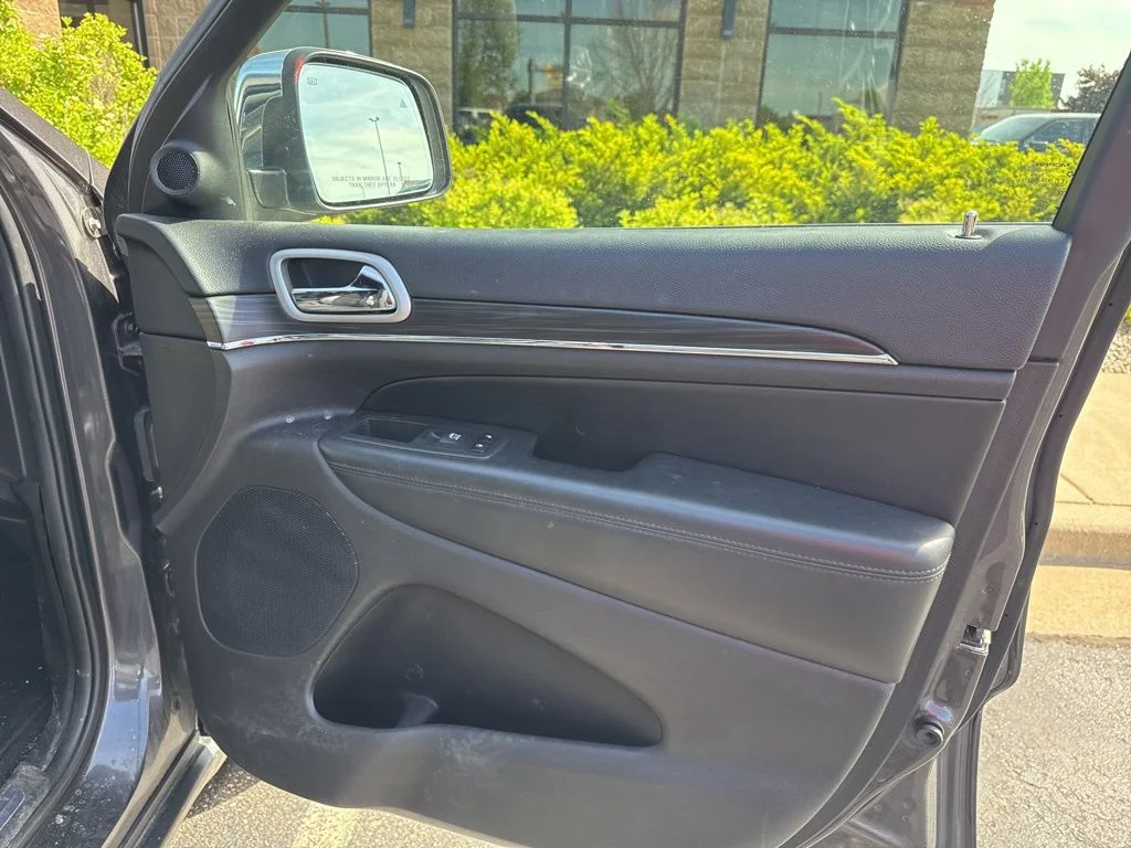 Used 2019 Granite Crystal Metallic Clearcoat Jeep Limited image 18