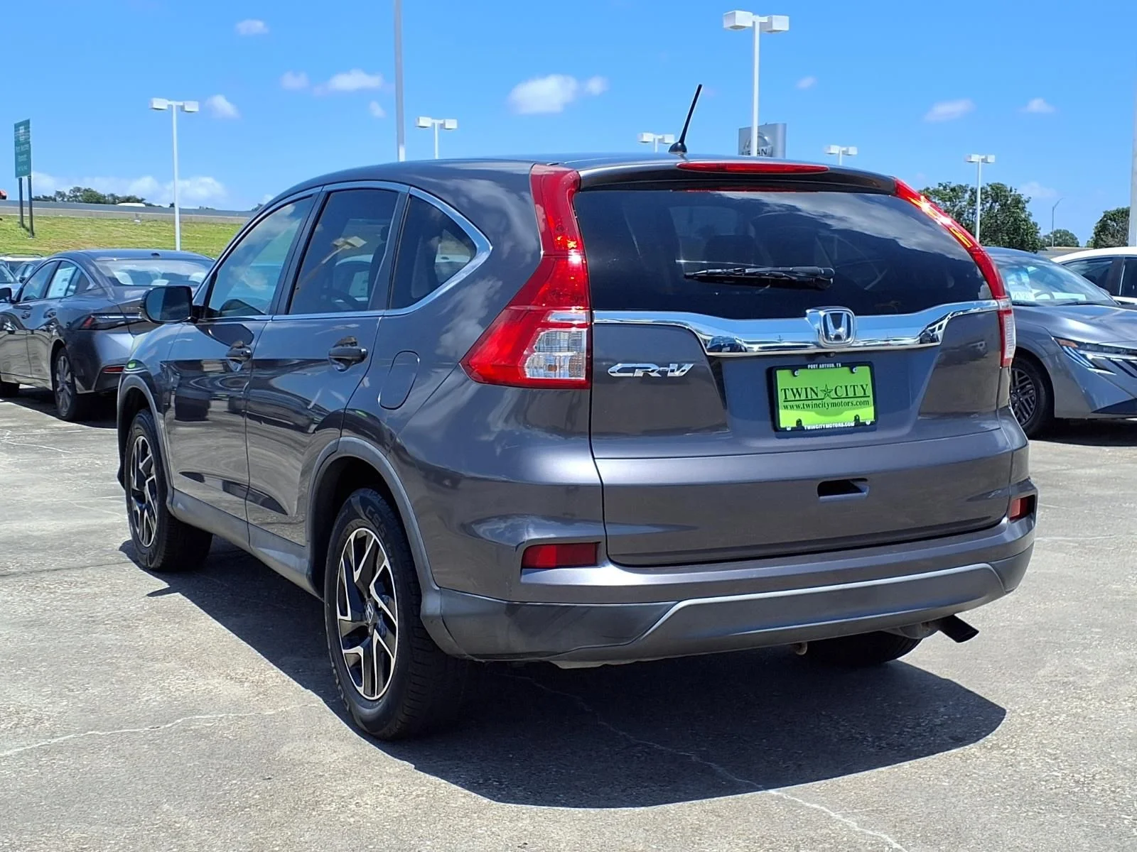 Used 2016 Gray Honda SE image 2