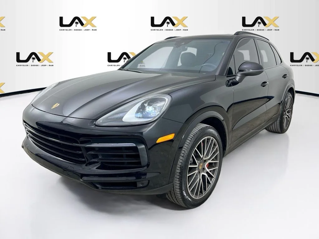 Used 2023  Porsche Base image 3