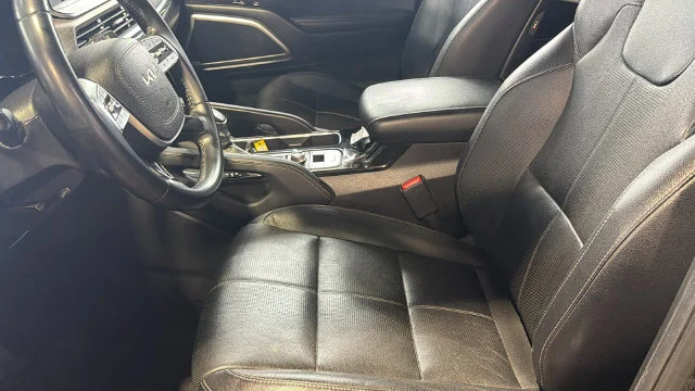 Used 2022 Green Kia EX image 25