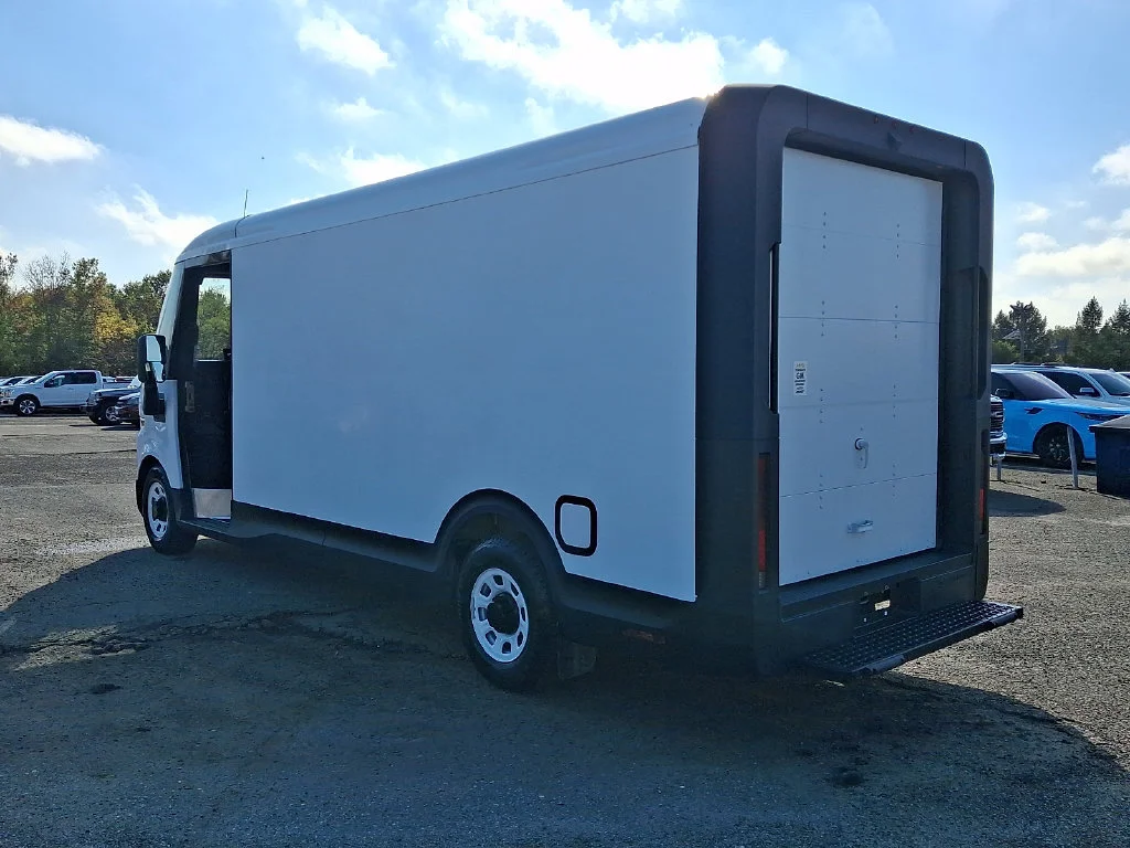 Used 2024 Oyster White BrightDrop EJY image 7