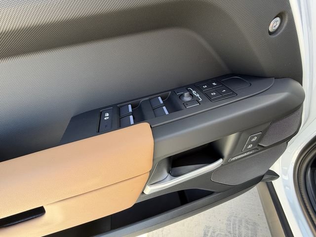 New 2026 Fuji White Land Rover X-Dynamic SE image 11