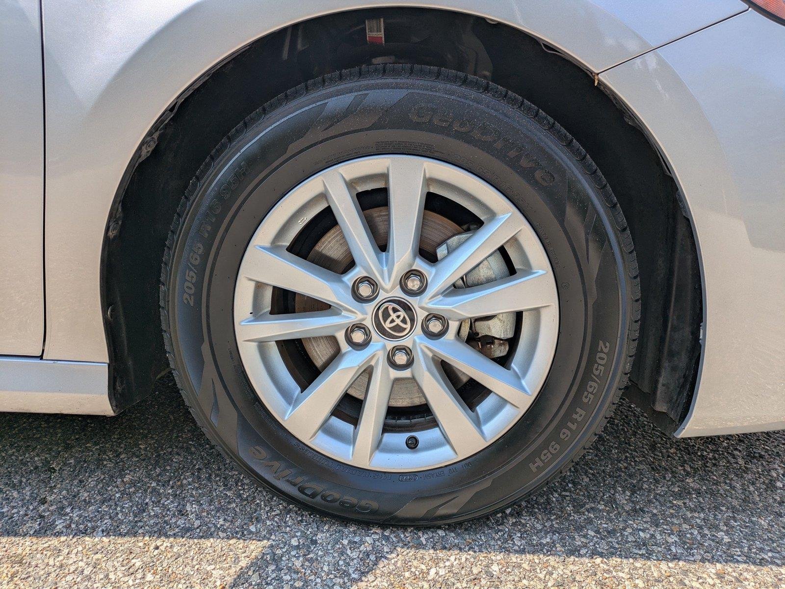 Used 2025  Toyota SE image 11