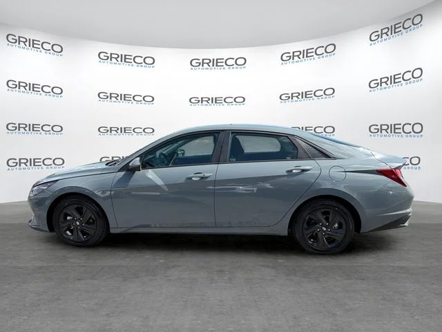 Used 2022 Gray Hyundai SEL image 4