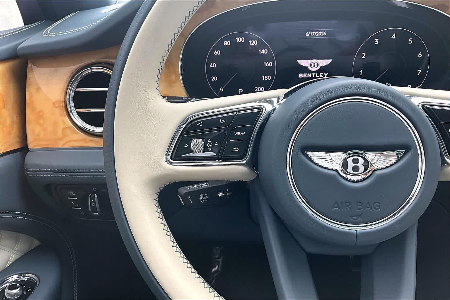Used 2022 Black Sapphire Metallic Bentley V8 image 23
