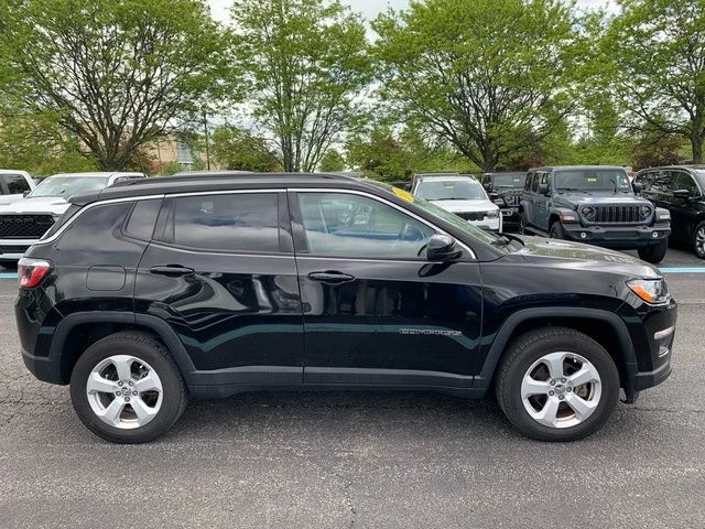 Used 2018 Black Jeep Latitude image 8