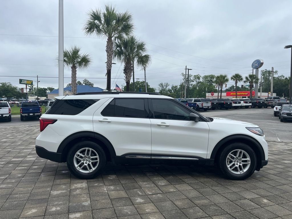 Used 2025 White Metallic Ford Active image 7
