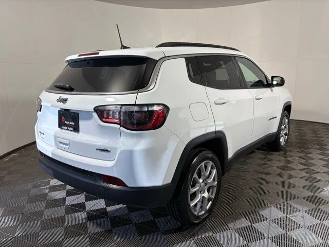 Certified Used 2022 White Jeep Latitude Lux image 6