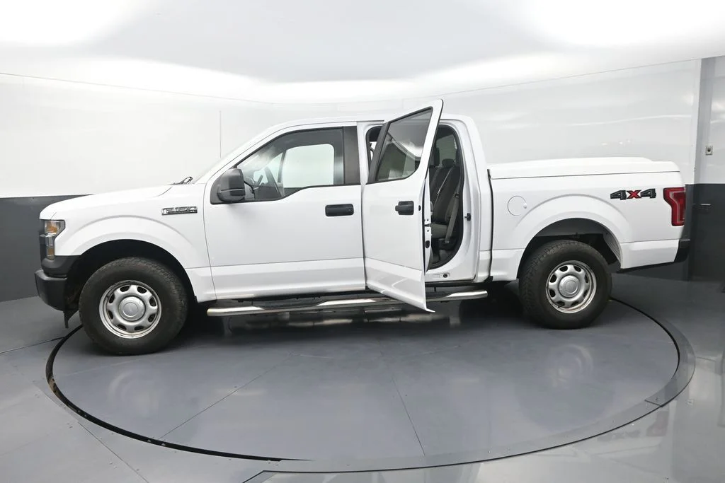 Used 2017 White Ford XL image 32