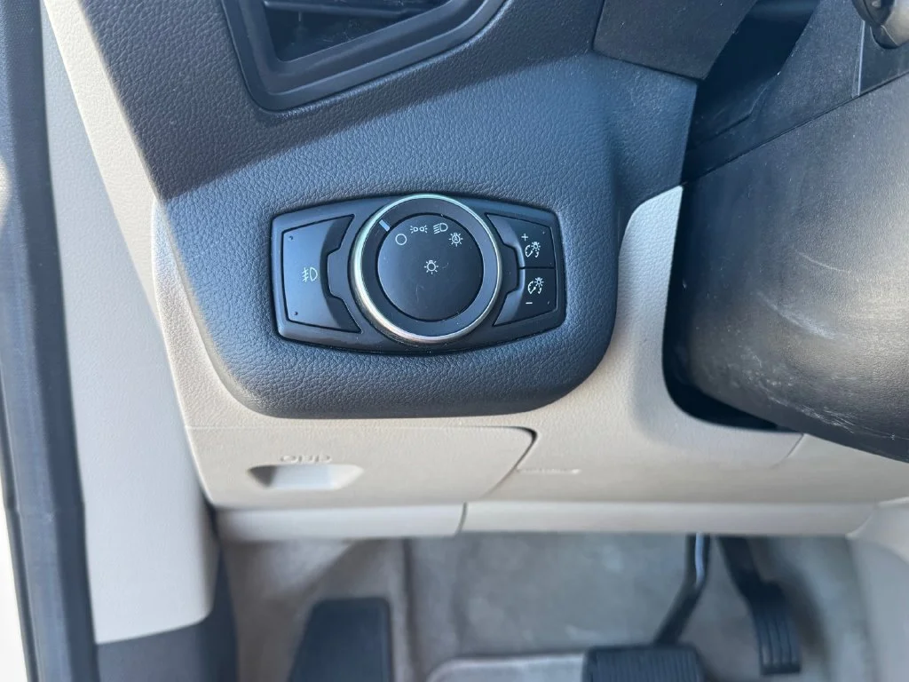 Used 2015 Silver Ford SE image 18