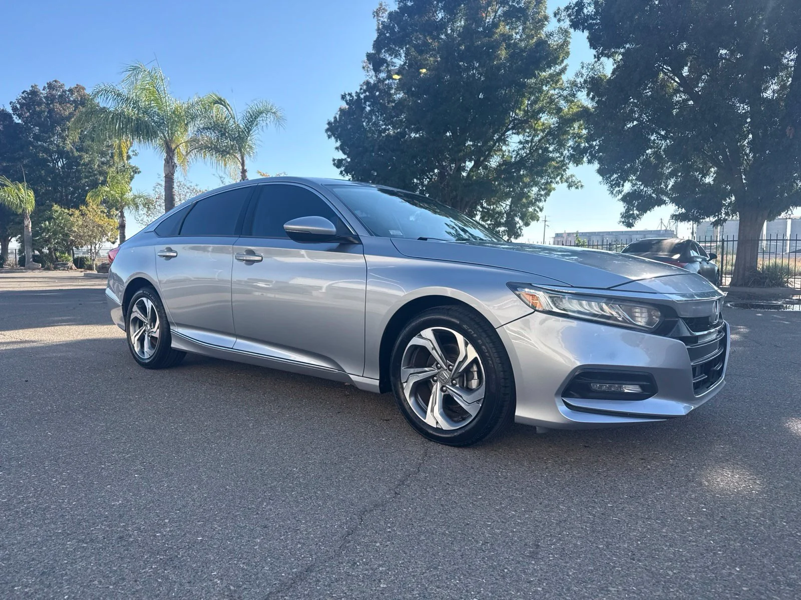 Used 2018 Silver Honda EX-L image 1