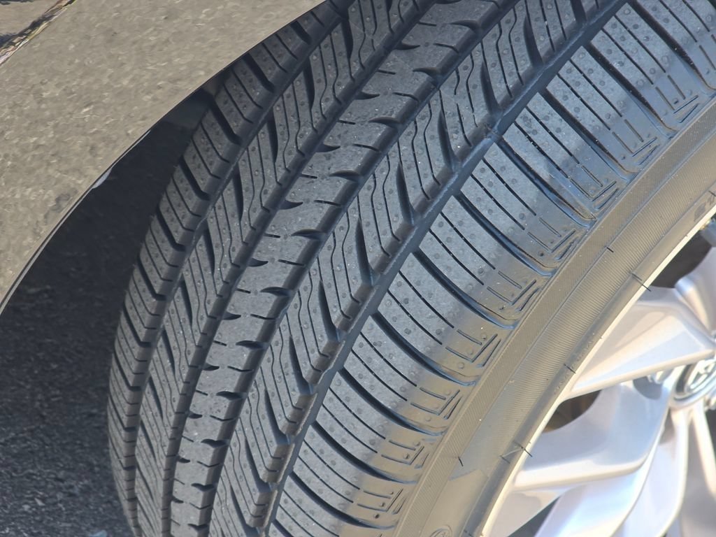 Used 2019 Midnight Black Metallic Toyota XLE image 18