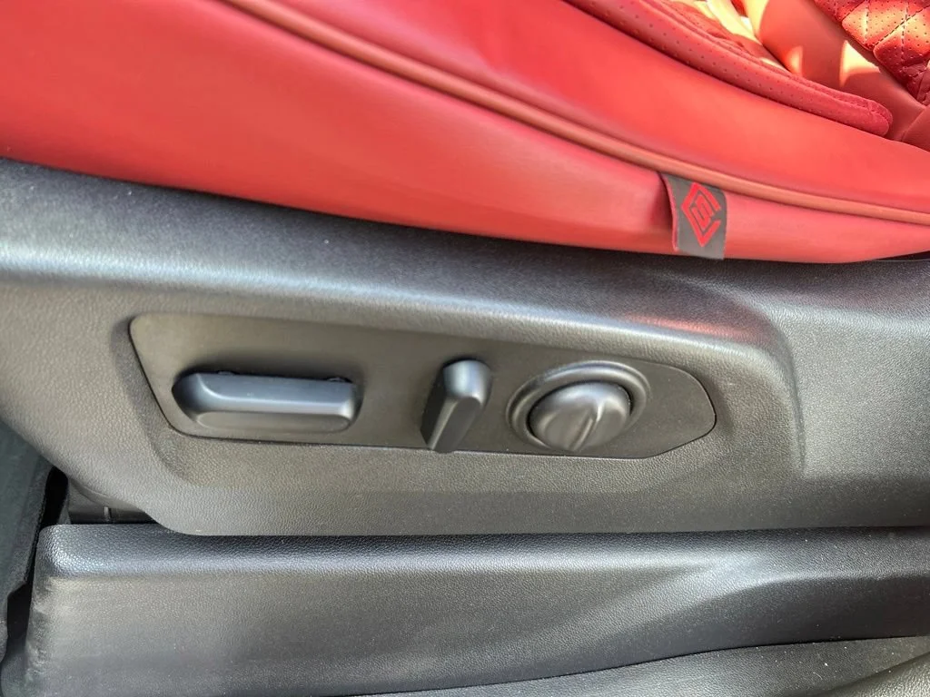Used 2019  GMC Elevation image 19