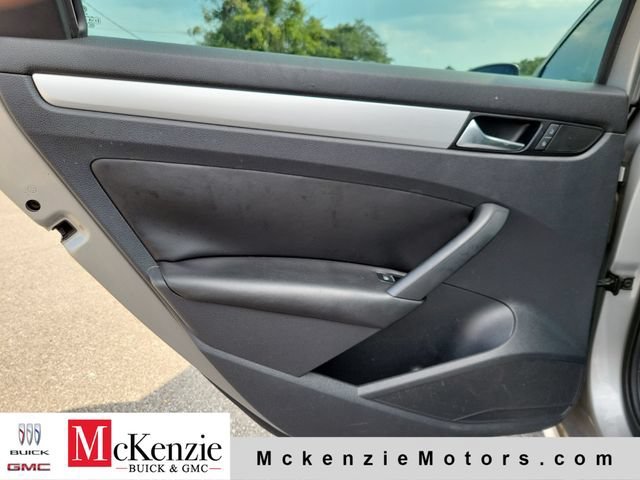 Used 2013 Silver Volkswagen SE image 24